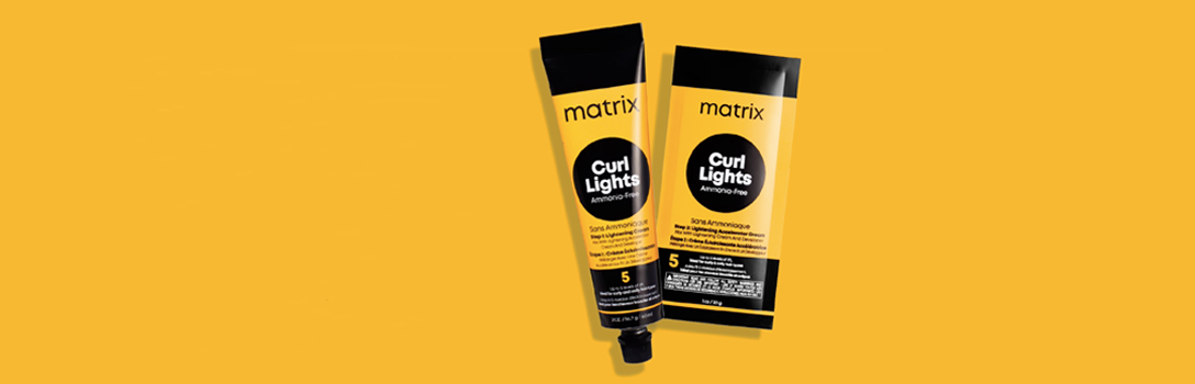Nuevo sistema de decoloración Curl Lights. Una innovadora línea de productos que decolora el cabello de manera fácil y rápida, mientras conserva el patrón del rizo.